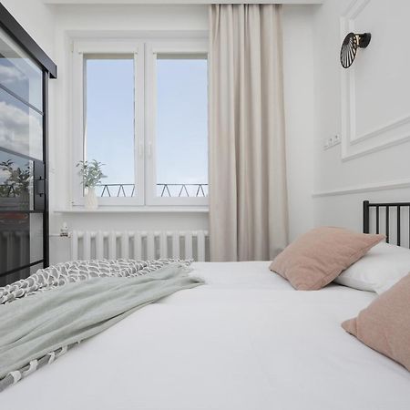 Elegancki Apartament Dla 4 Osob W Warszawie By Noclegi Renters Warschau Exterior foto